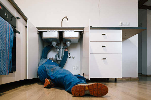 Professional Emergency Plumber technician working in Banning, CA